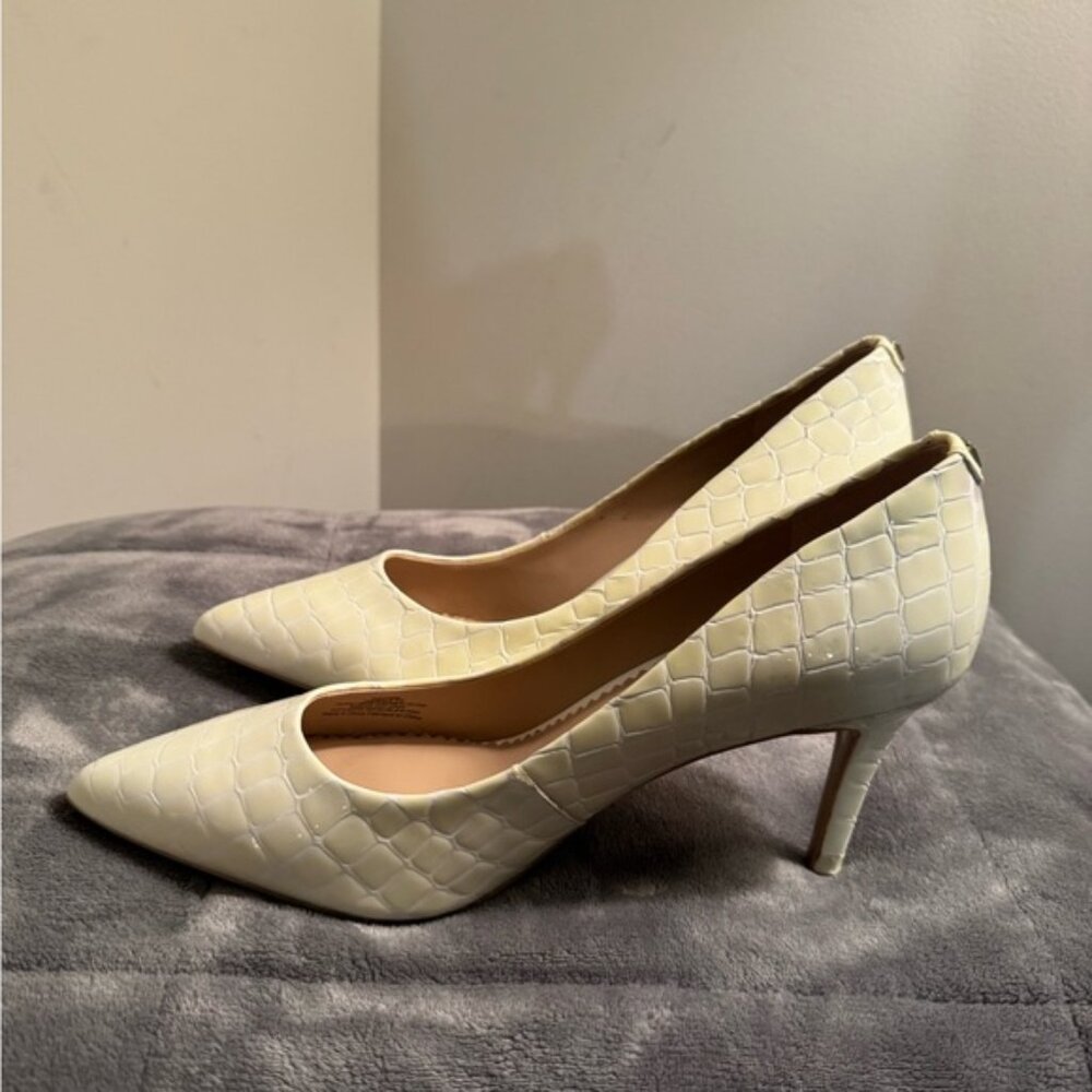 Karl Lagerfeld Cream Textured Heels size 9